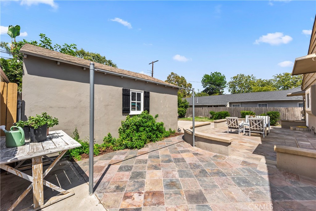 2205 Las Lunas Street