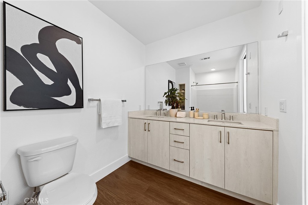 709 E Walnut Street 228