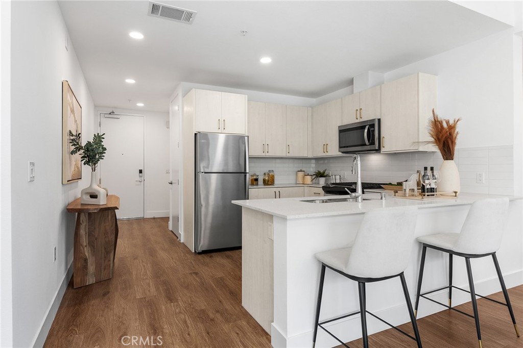 709 E Walnut Street 228