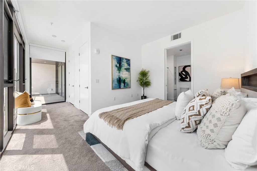 709 E Walnut Street 228