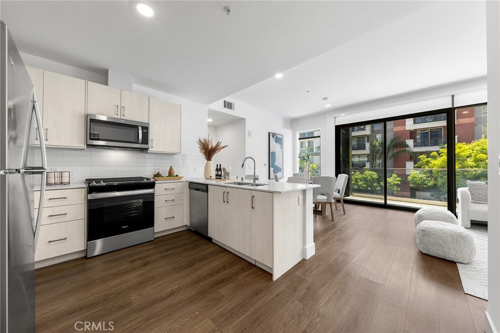 709 E Walnut Street 228