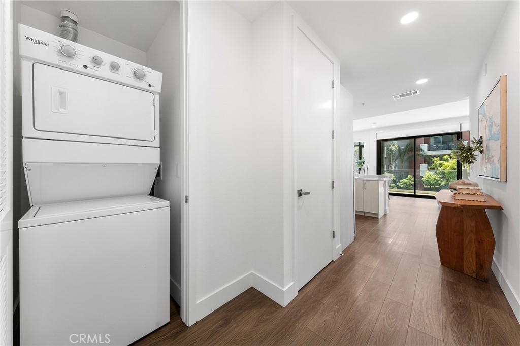 709 E Walnut Street 228
