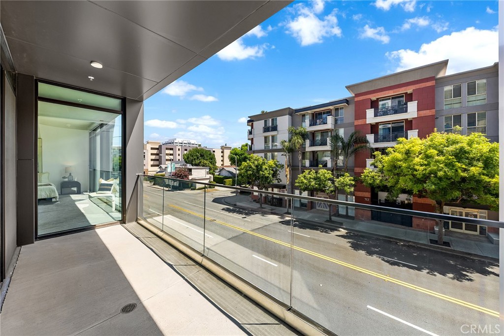 709 E Walnut Street 228
