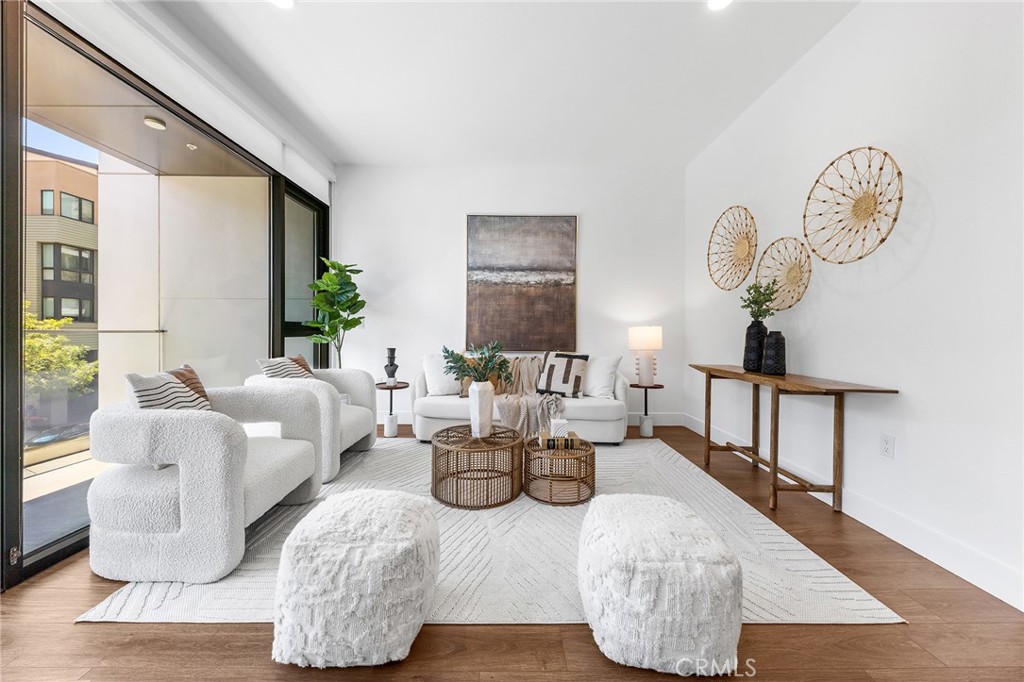 709 E Walnut Street 228