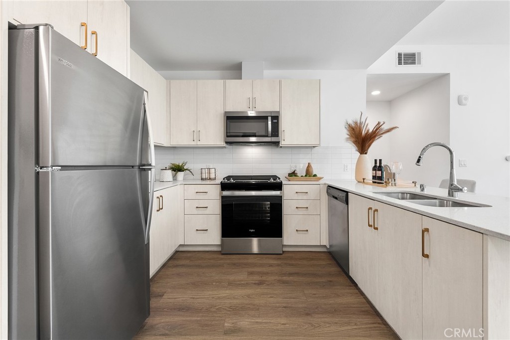 709 E Walnut Street 228