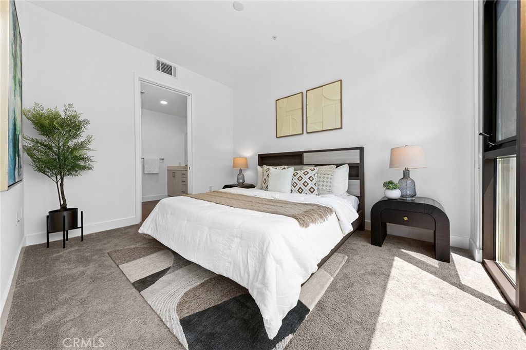 709 E Walnut Street 228