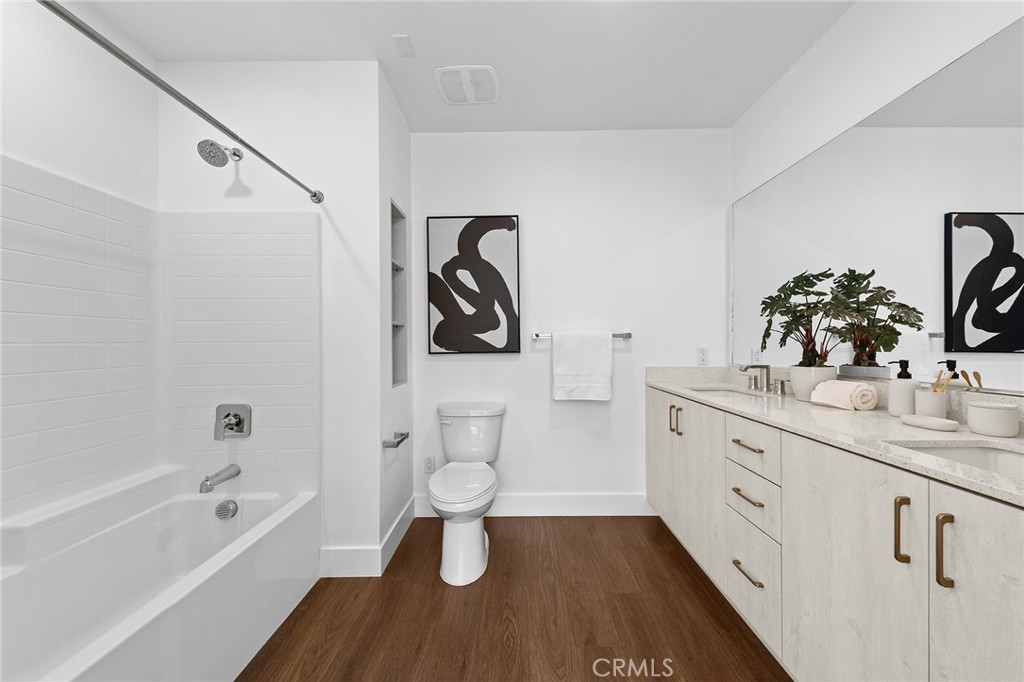 709 E Walnut Street 228
