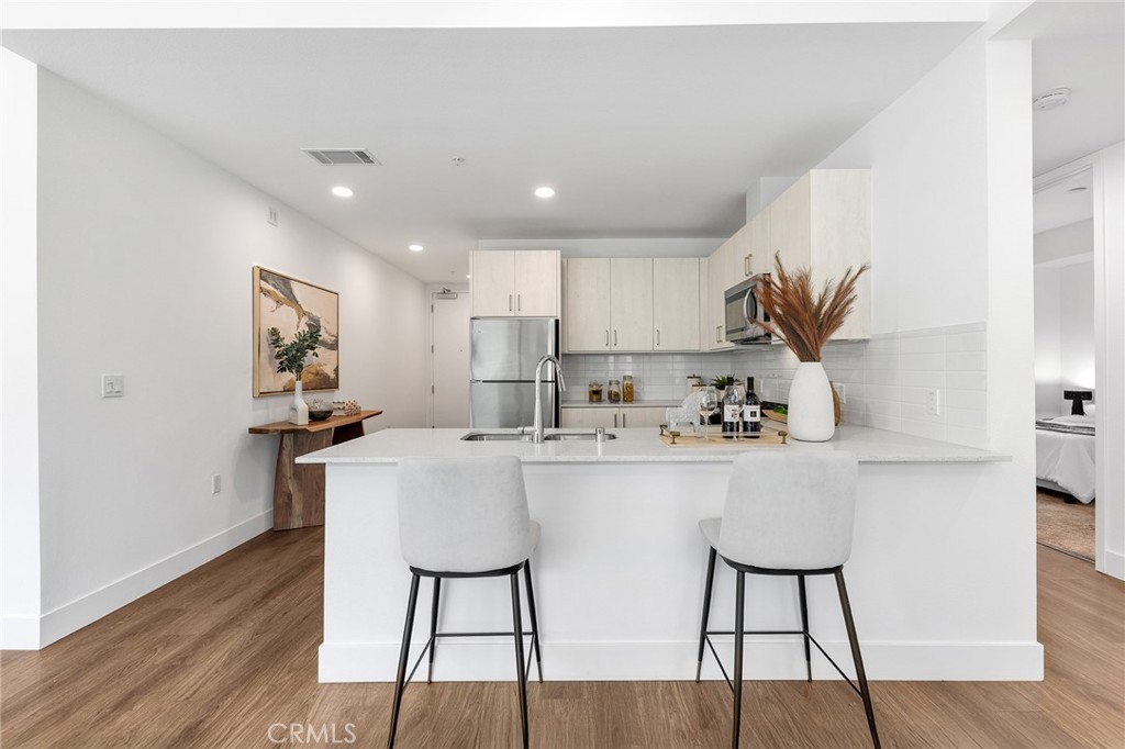 709 E Walnut Street 228