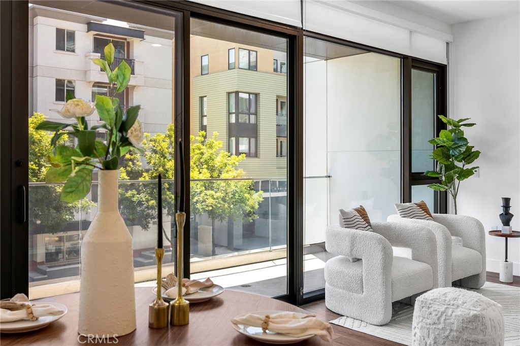 709 E Walnut Street 228