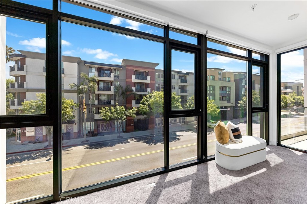 709 E Walnut Street 228