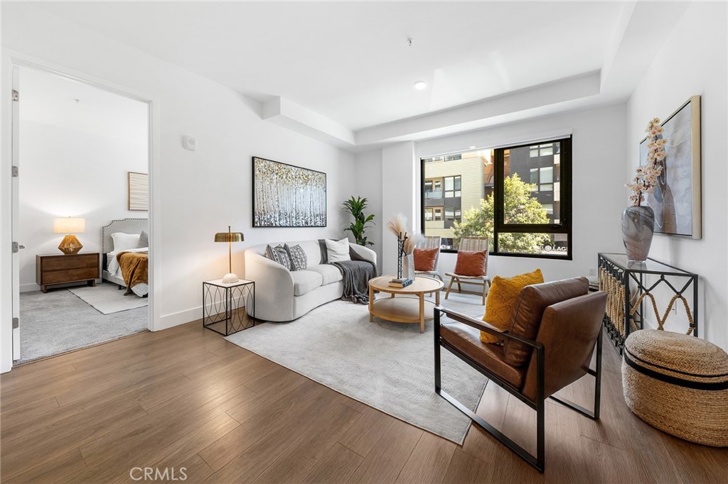 709 E Walnut Street 214