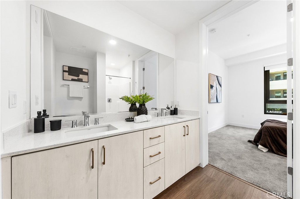 709 E Walnut Street 214