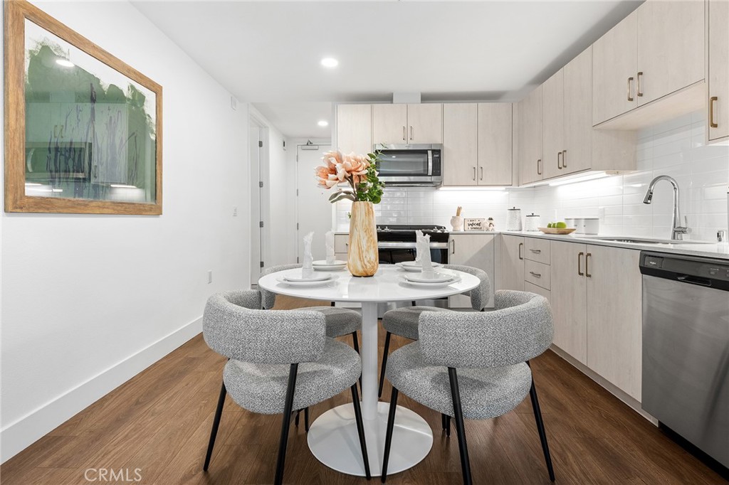 709 E Walnut Street 214