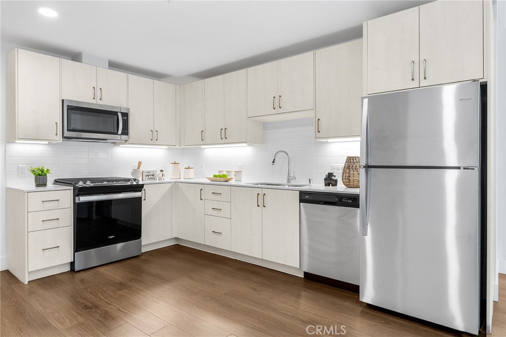 709 E Walnut Street 214