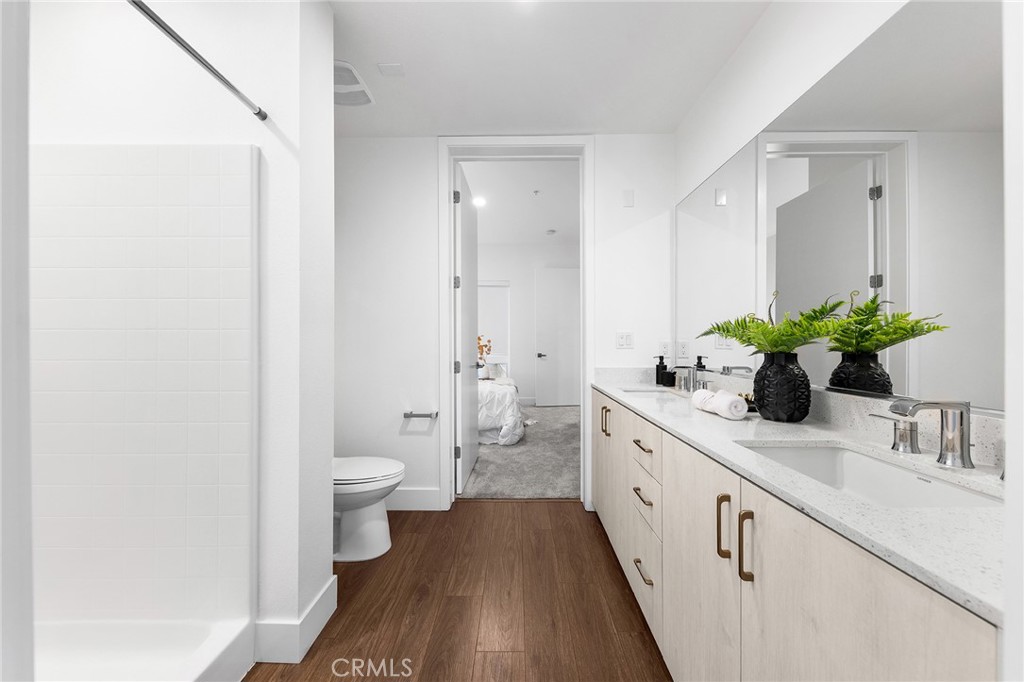 709 E Walnut Street 214