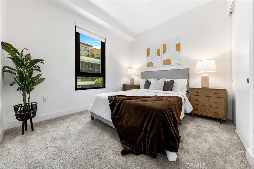 709 E Walnut Street 214