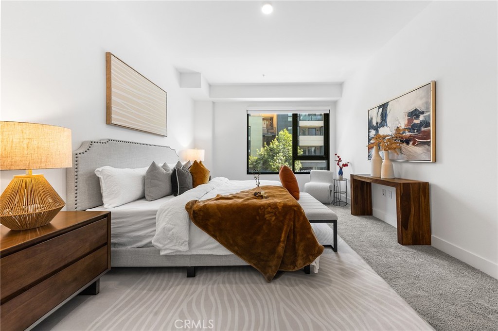 709 E Walnut Street 214