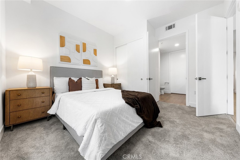 709 E Walnut Street 214