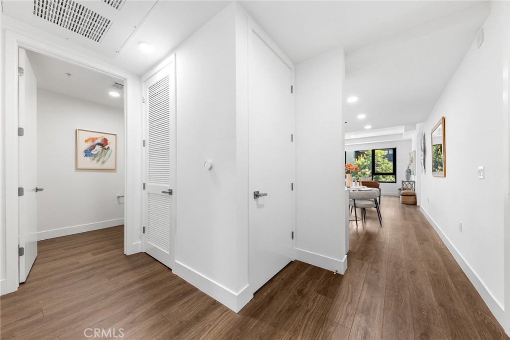 709 E Walnut Street 214