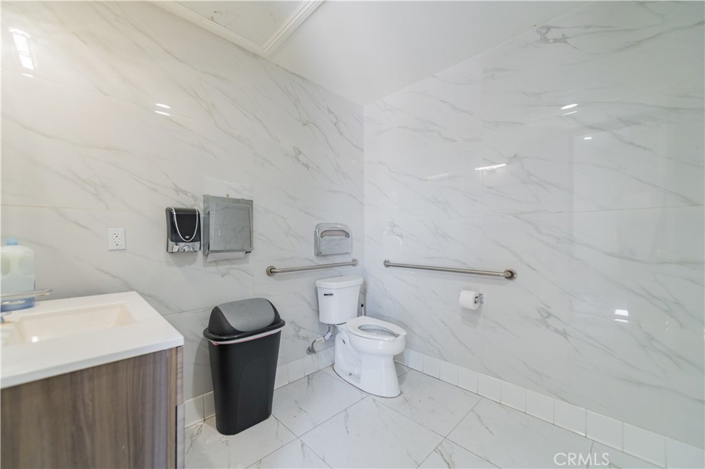 2956 E Colorado Boulevard