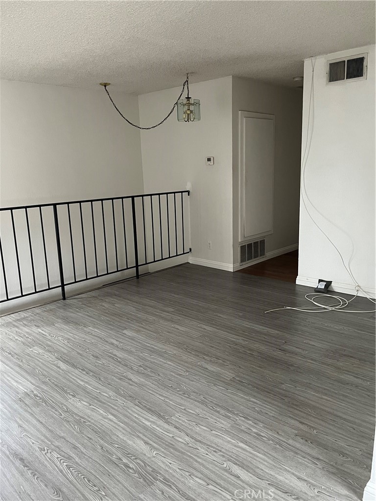3073 Gladstone #4