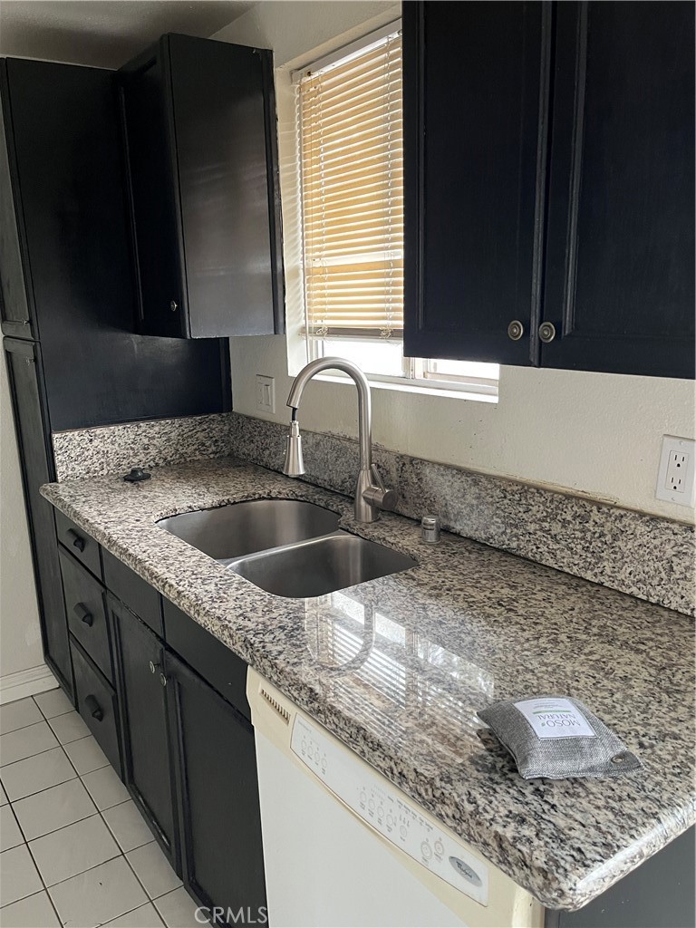 3073 Gladstone #4