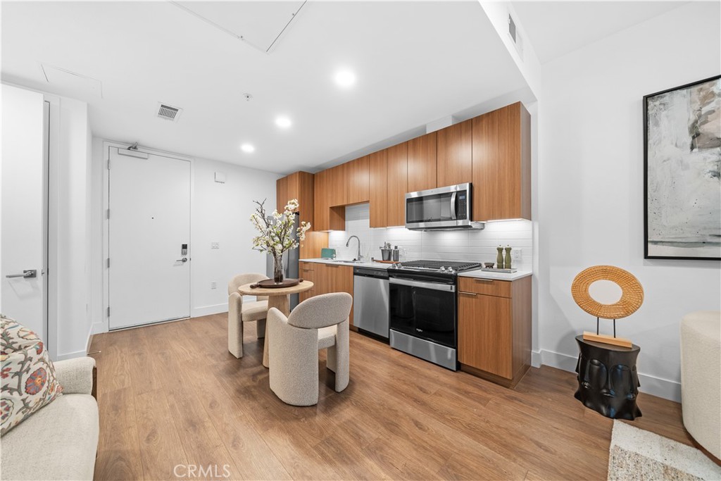 709 E Walnut Street 318