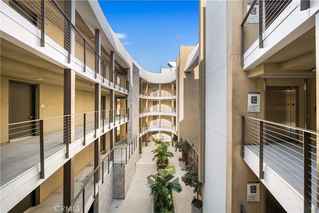 709 E Walnut Street 318