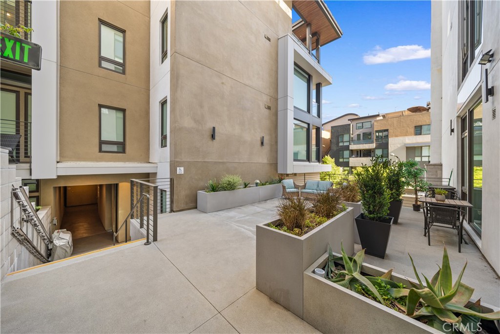 709 E Walnut Street 318