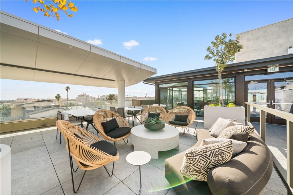 709 E Walnut Street 318