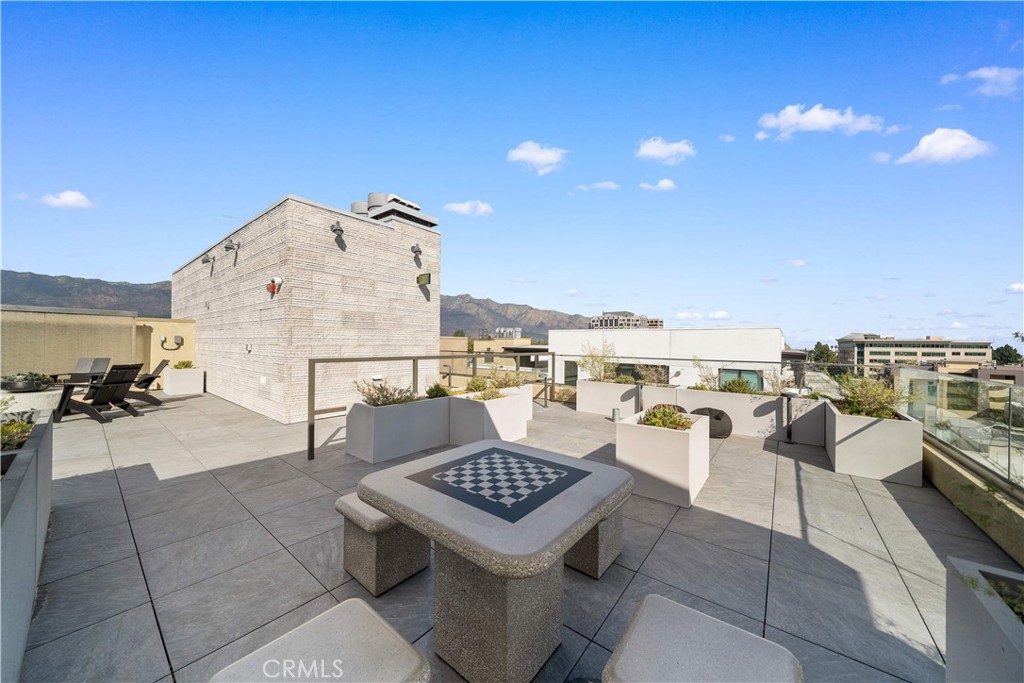 709 E Walnut Street 318