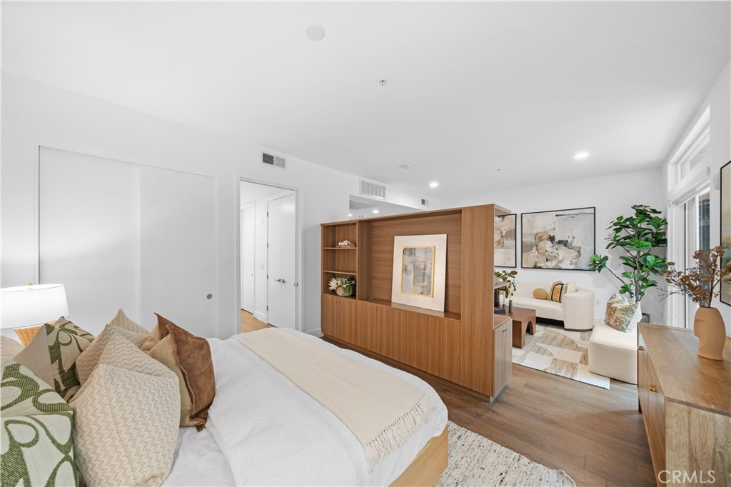 709 E Walnut Street 318