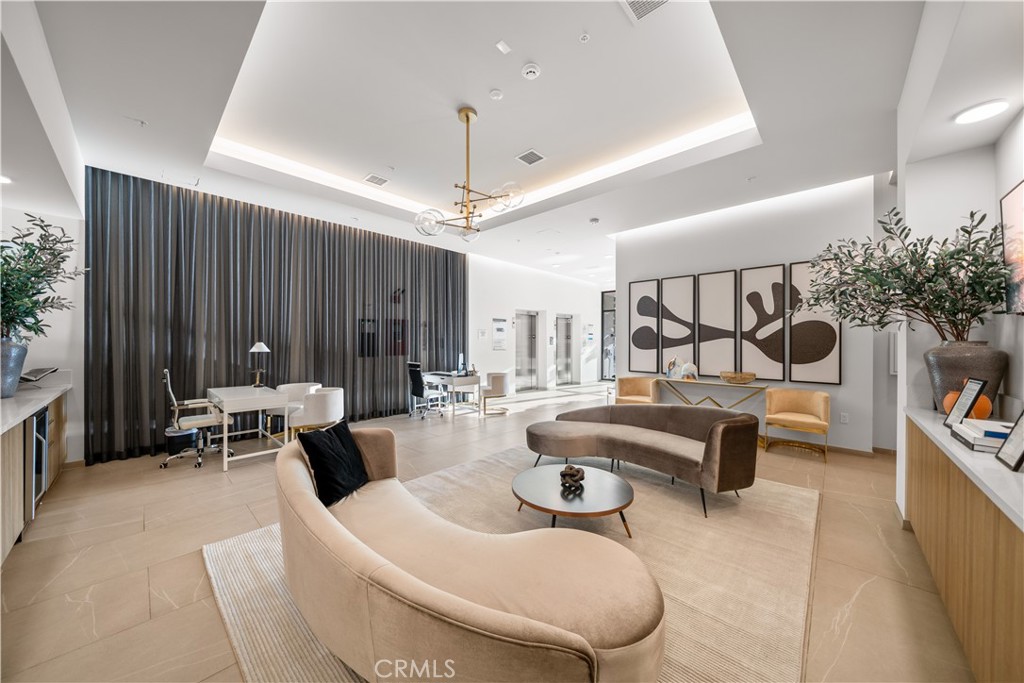 709 E Walnut Street 318