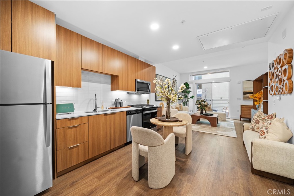 709 E Walnut Street 318