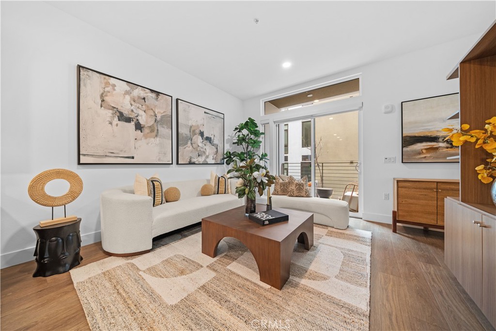 709 E Walnut Street 318