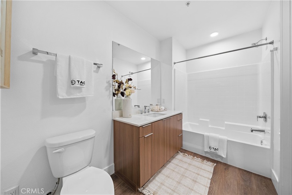 709 E Walnut Street 318