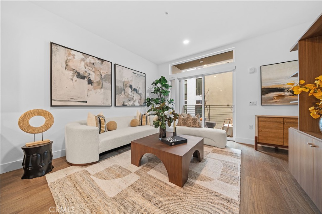 709 E Walnut Street 318