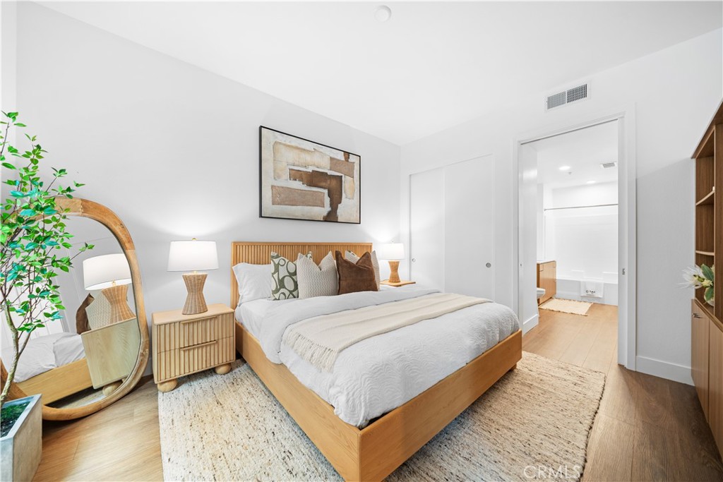 709 E Walnut Street 318