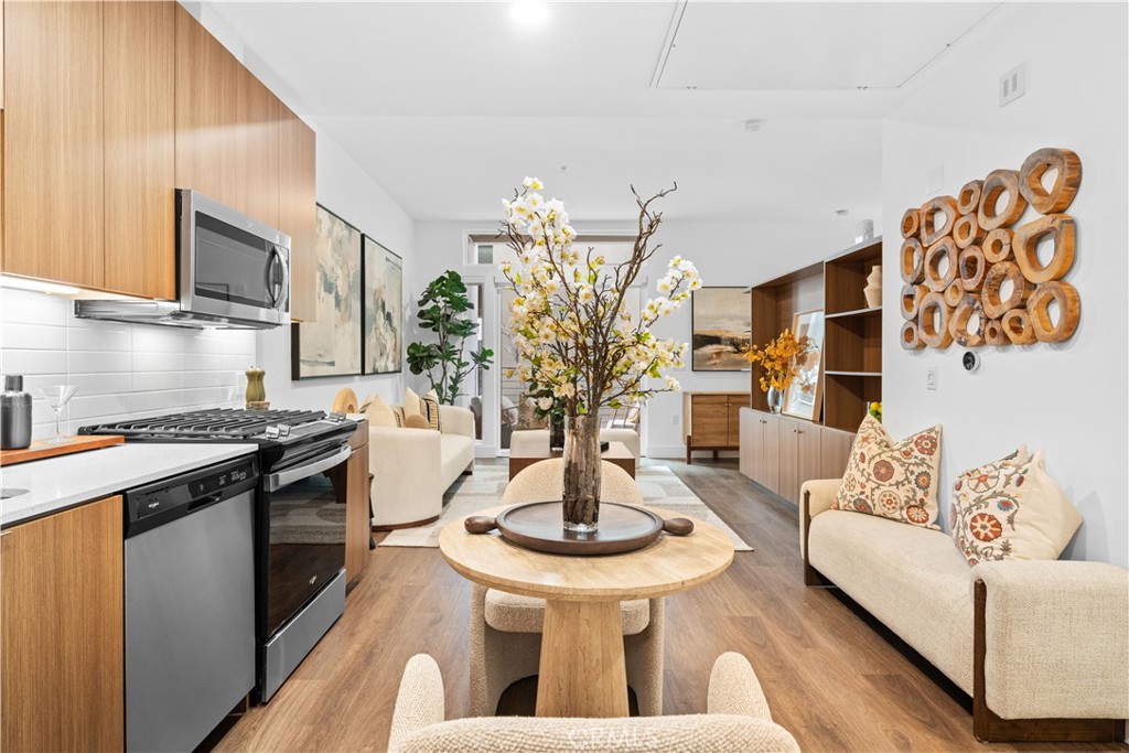 709 E Walnut Street 318