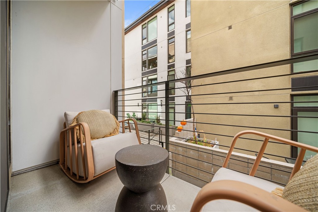 709 E Walnut Street 318