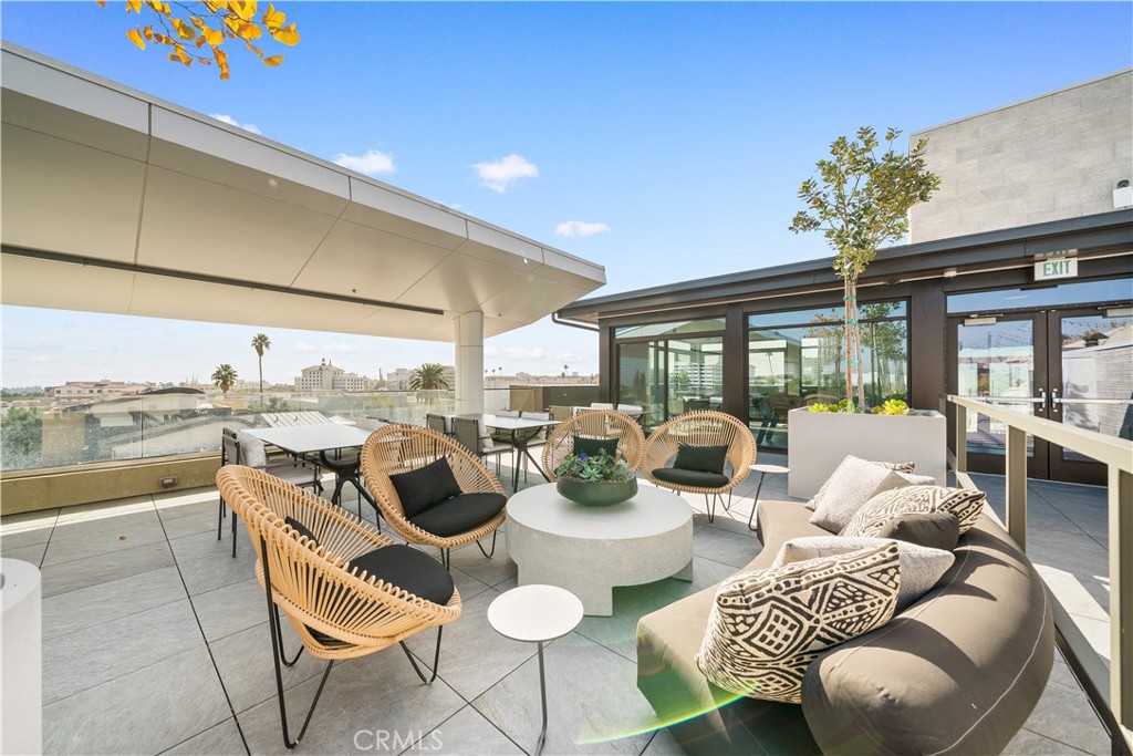 709 E Walnut Street 318