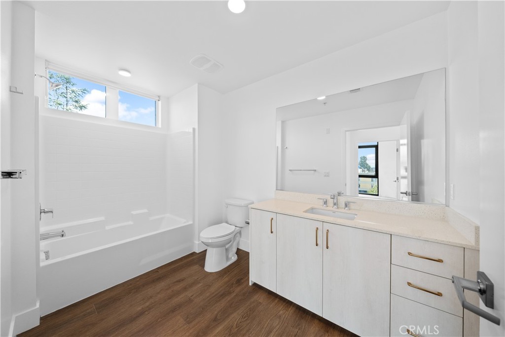 218 N El Molino Avenue 501