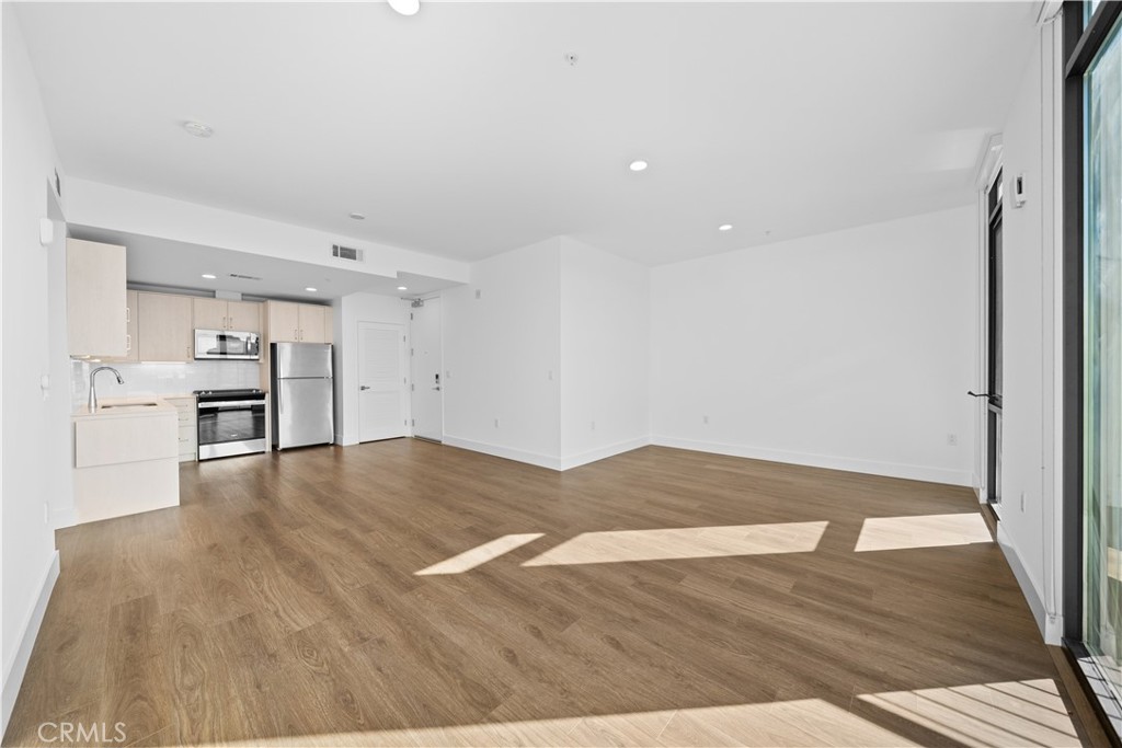 218 N El Molino Avenue 501