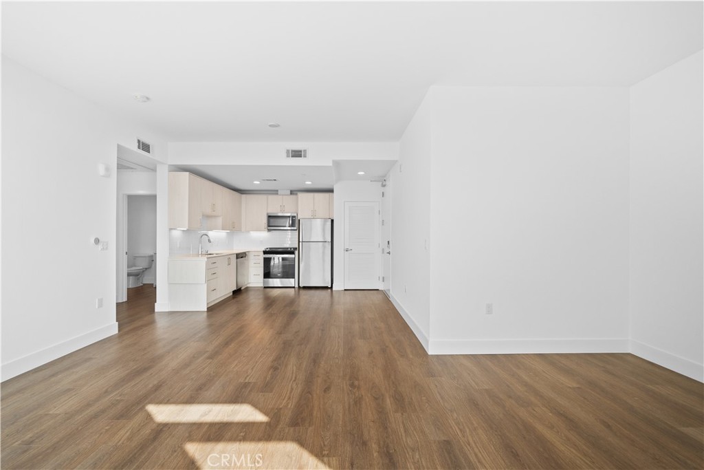 218 N El Molino Avenue 501