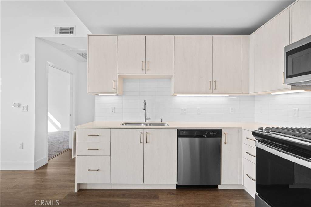 218 N El Molino Avenue 501