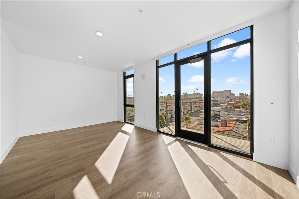 218 N El Molino Avenue 501