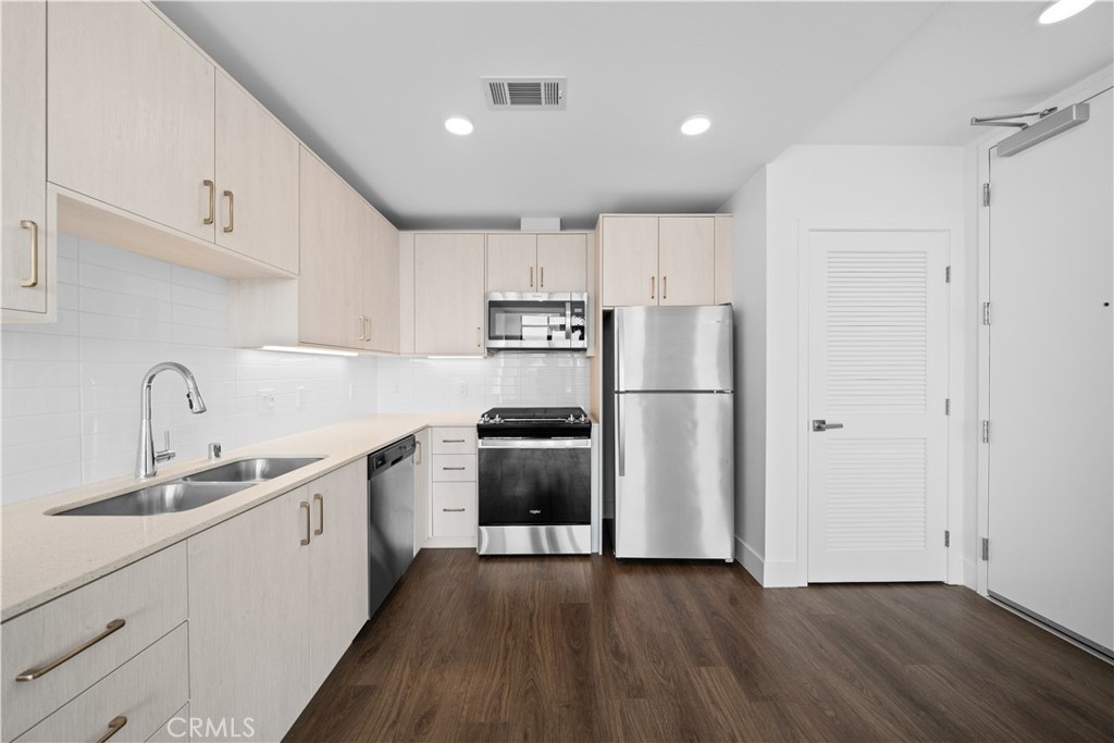 218 N El Molino Avenue 501