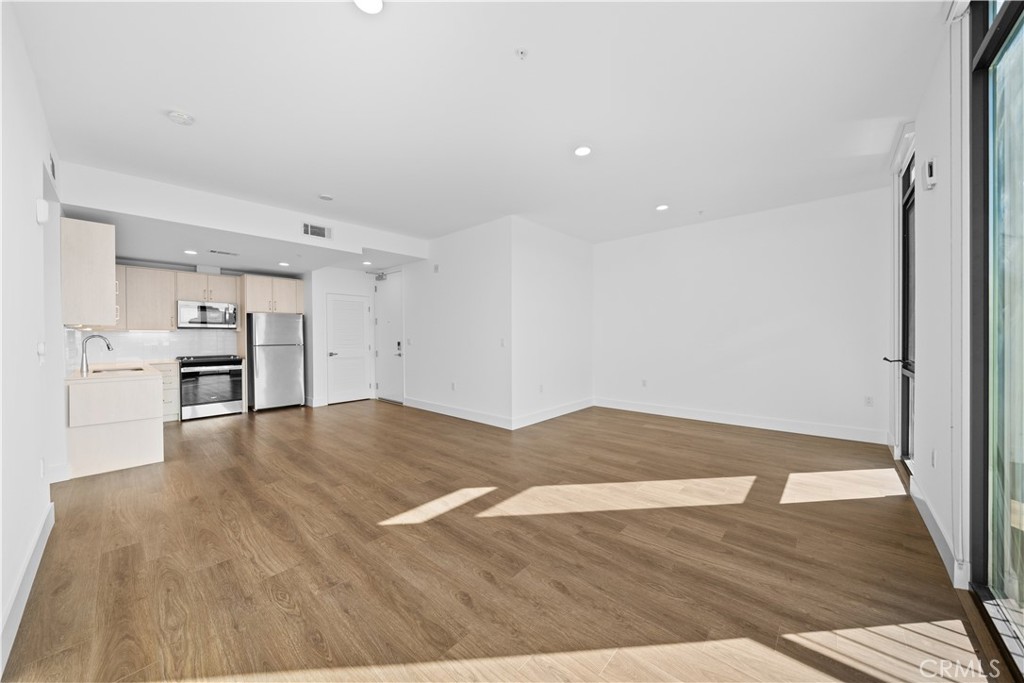 218 N El Molino Avenue 501