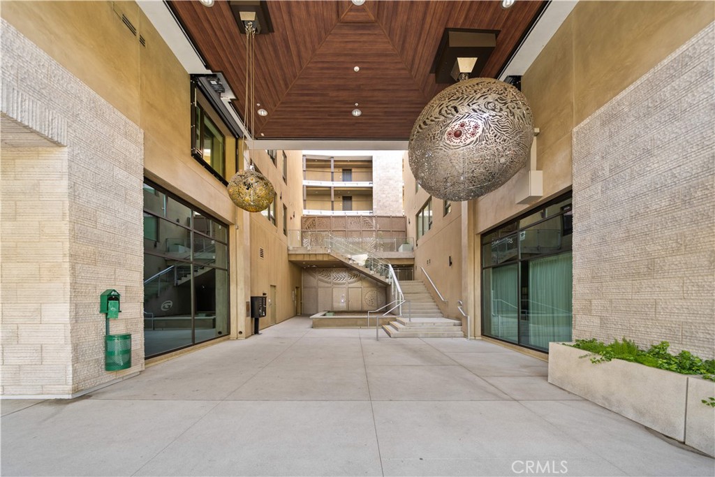 218 N El Molino Avenue 501
