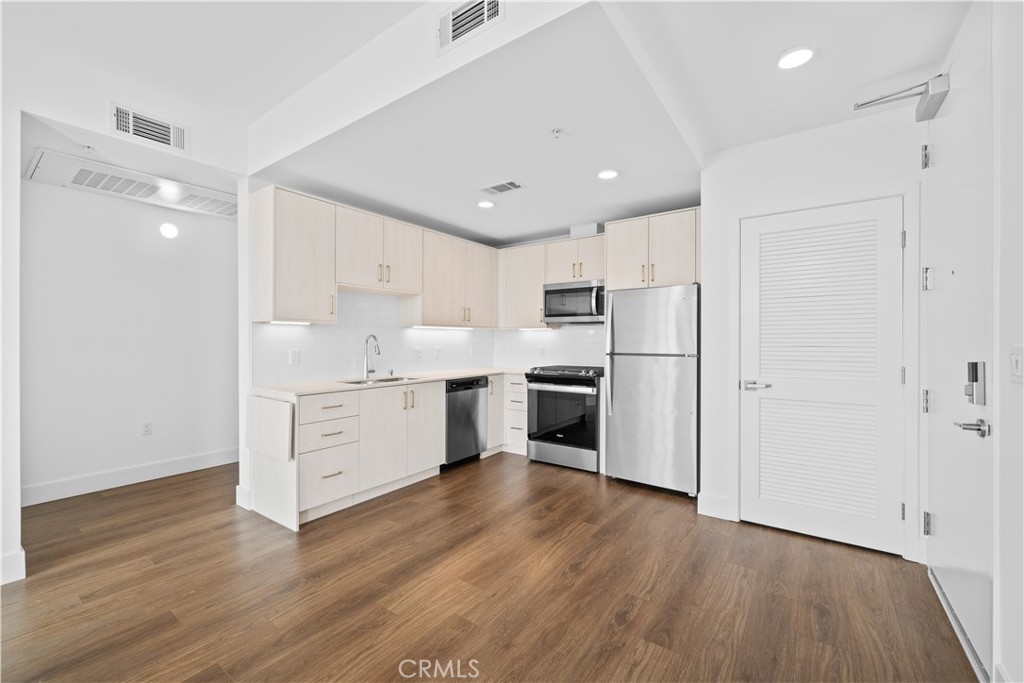 218 N El Molino Avenue 501